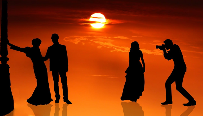 订婚!罗里·洛布在马尔代夫度假时向女友莱克西·玛丽求婚