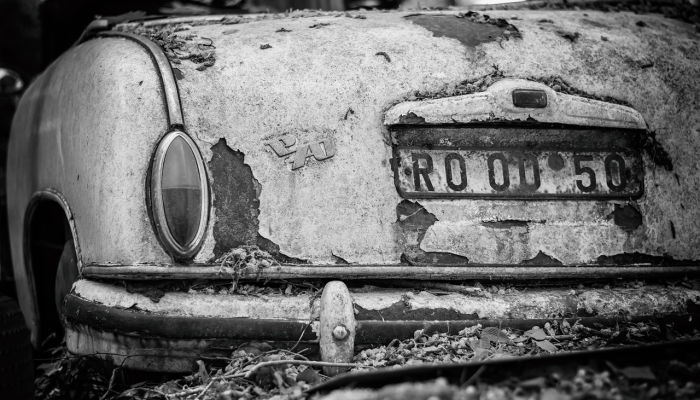 车牌查车主是一项重要的服务，可以帮助我们了解车辆的归属者和相关信息