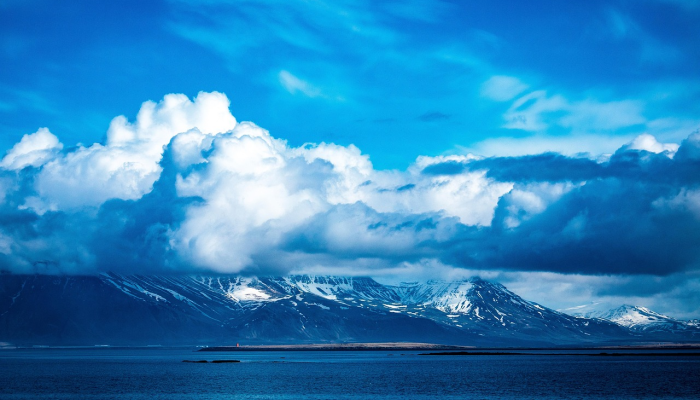 火山在雷克雅未克附近爆发：冰岛气象局