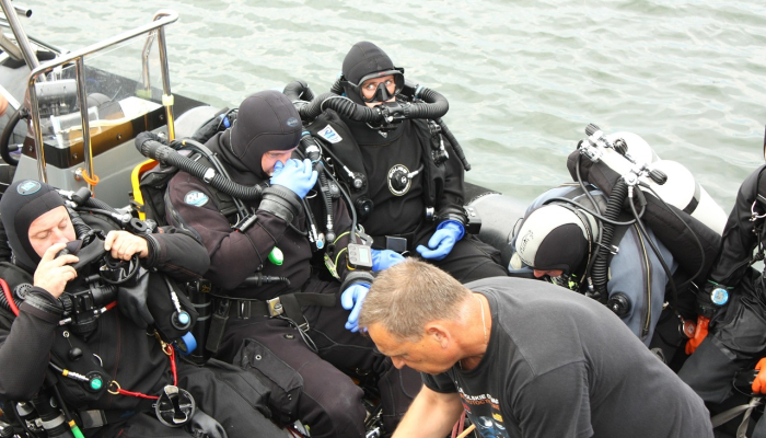 美国研究人员从深梅尔辛洞穴获救 美国研究人员从深梅尔辛洞穴获救