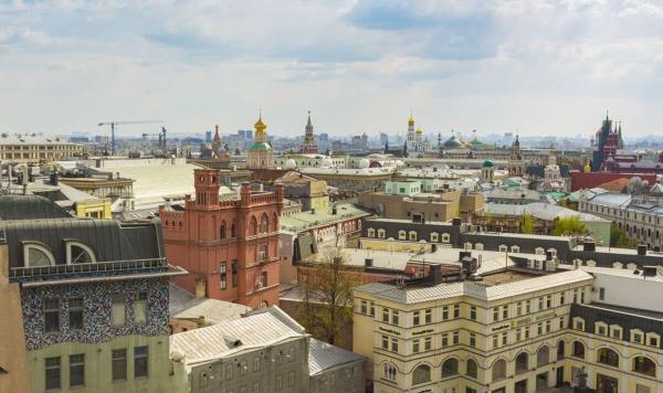 据报道，莫斯科市中心大楼遭到乌克兰无人机袭击