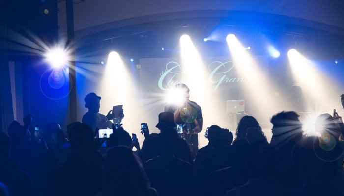 索尔·坎贝尔“在不同的空间快乐”，他回到了足球管理