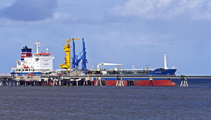 石油部:6月份国内原油产量稳定在240万吨 石油部:6月份国内原油产量稳定在240万吨