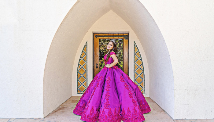 兰乔科特高中为庆祝拉丁美洲文化，以嘉年华式的活动为壁画揭幕