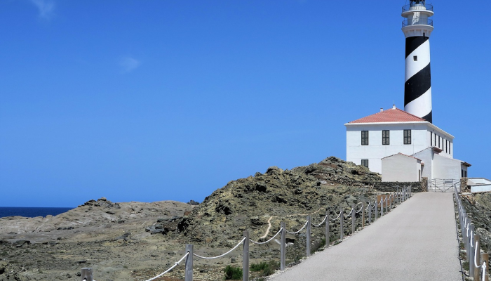 在缅因州一年一度的灯塔活动期间,一条人行道倒塌,造成11人受伤 在缅因州一年一度的灯塔活动期间,一条人行道倒塌,造成11人受伤