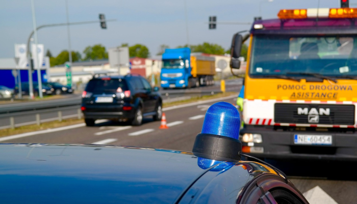 田纳西州一名男子在1月6日的骚乱中向警察投掷旗杆,被判6年多监禁 田纳西州一名男子在1月6日的骚乱中向警察投掷旗杆,被判6年多监禁