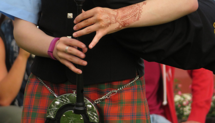 节日期间,尼克·坎农的孩子们会让他忙个不停 节日期间,尼克·坎农的孩子们会让他忙个不停