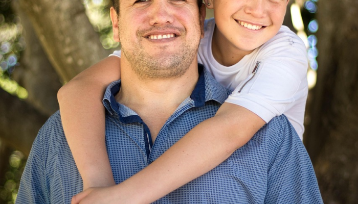 一个14岁的约克郡少年杀害了自己的母亲他以成年人的身份认罪