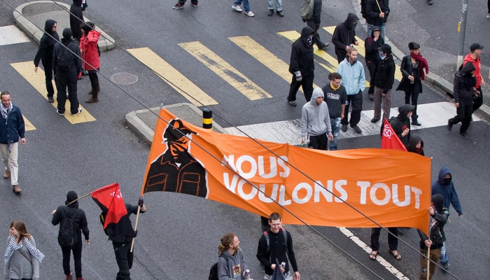 德克萨斯州国民警卫队直升机坠毁,三人遇难 德克萨斯州国民警卫队直升机坠毁,三人遇难