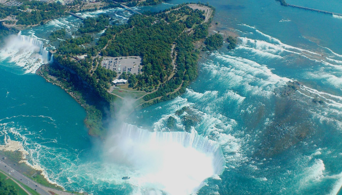 妮可带来的降雨淹没了从乔治亚州到加拿大的美国东部