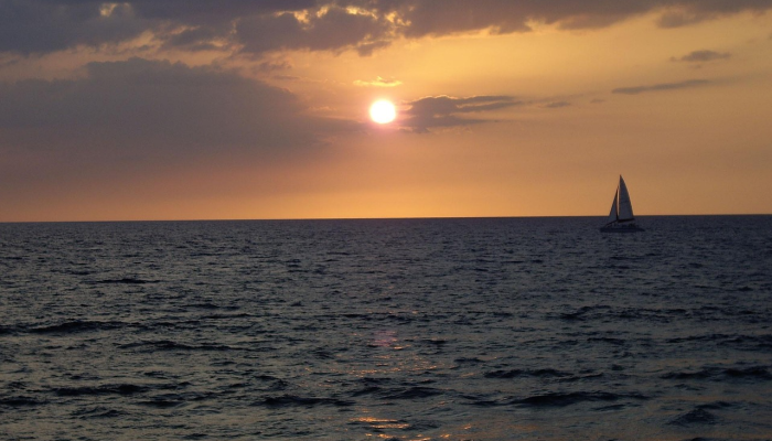 在夏威夷，毁灭性的毛伊岛大火后，人们对“气候高档化”的担忧加剧