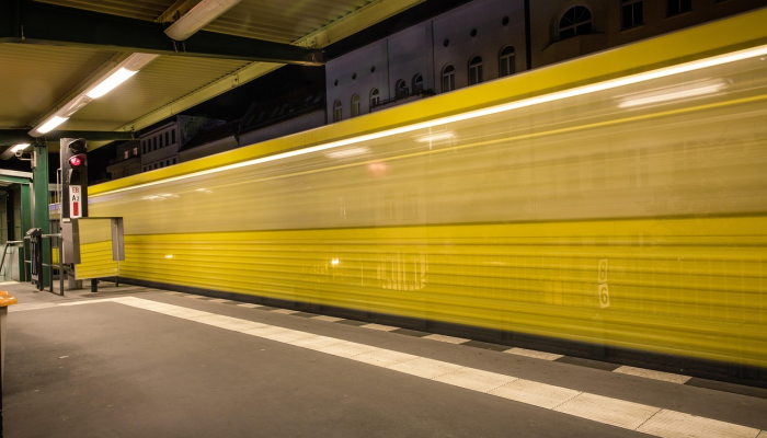 合肥地铁1号线：引领城市交通新时代的繁华脉搏