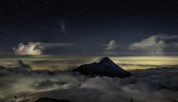 印尼火山爆发死亡人数上升至13人