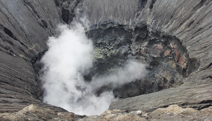 印尼火山爆发死亡人数上升至13人