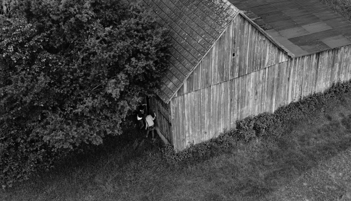 在加藏的排水沟里发现了一具尸体