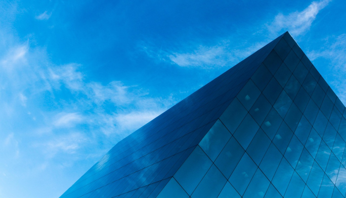 伊拉克总理强调长期改革和基础设施建设