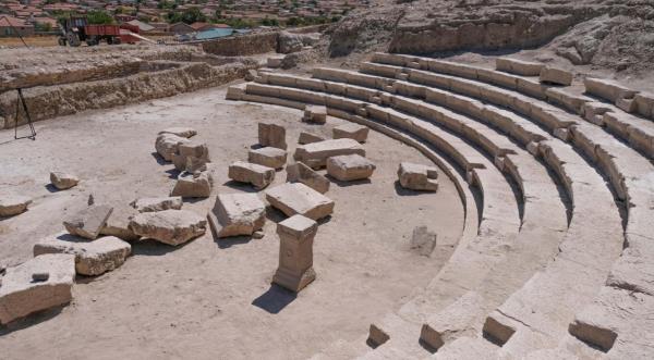Mass grave of children unearthed in ancient city