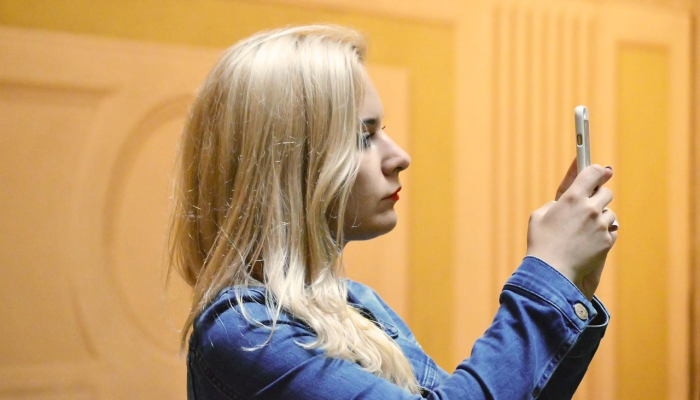 媒体报道称，乌克兰间谍头子的妻子中毒