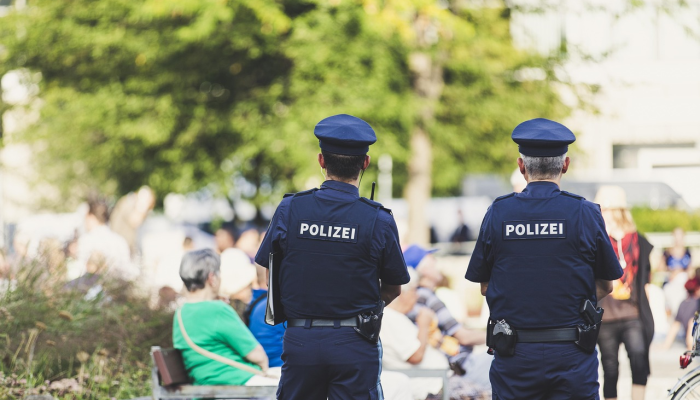 如果司机向警方报告事故,他们将不会面临新法律的严格规定 如果司机向警方报告事故,他们将不会面临新法律的严格规定